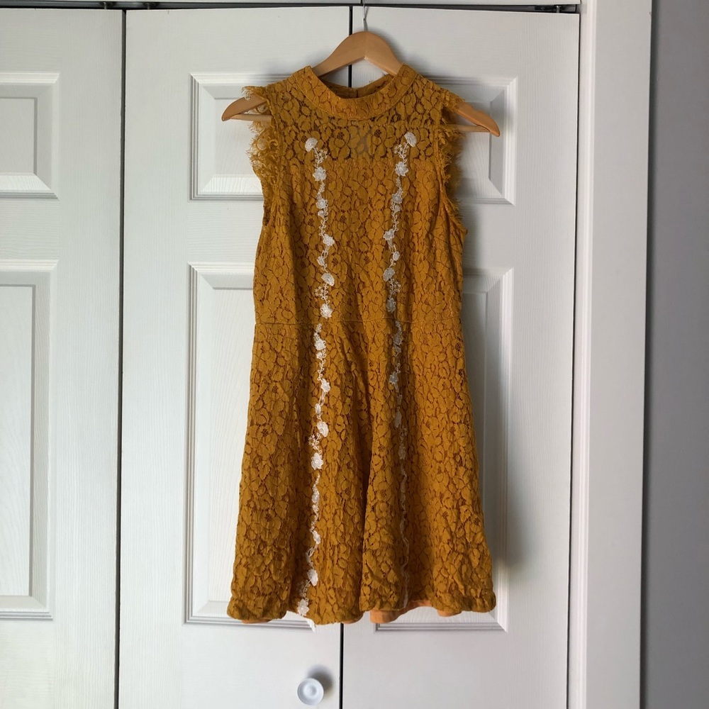 yellow short sleeve dress